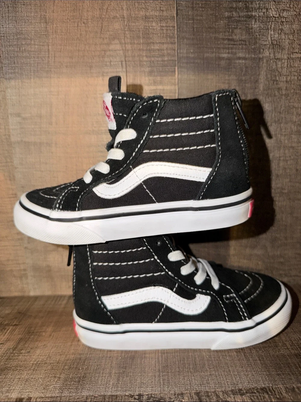 Vans Kids Black and White -lHi Zip High-Top Sneakers-size 8